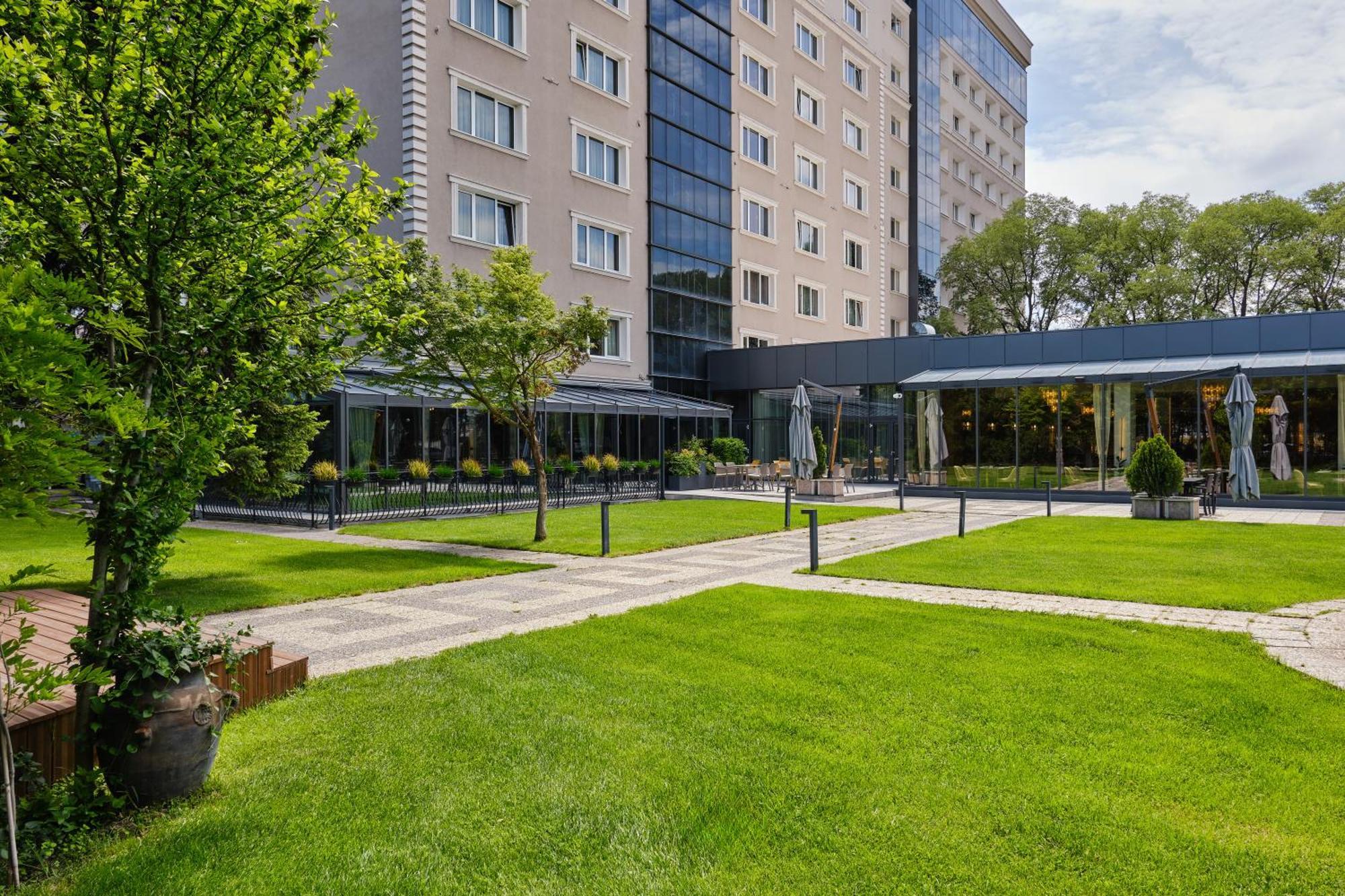 Radisson Hotel Пловдив Экстерьер фото